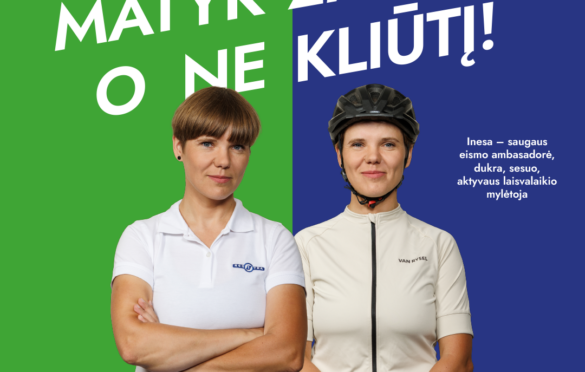 Moteris su Regitros marškinėliais ir ta pati moteris su dviratininko apranga
